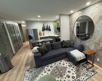 Idaho Pine Condo at Schweitzer Ski Resort, 2 bedroom, 1 bath, high-end finishes. - Sandpoint - Living room