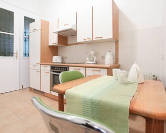 Inexpensive 1-room apartment in a quiet location - Viena - Cocina