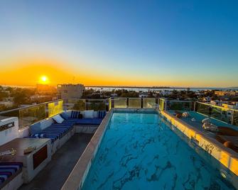 Hotel Hblue - La Paz - Zwembad