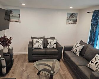 Cozy quite private location that makes you feel like home - Вотербері - Вітальня