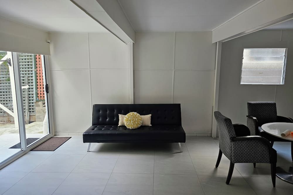 6 Mins to City-Stylish Retreat - 브리즈번 - 거실