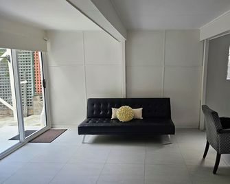 6 Mins to City-Stylish Retreat - 브리즈번 - 거실