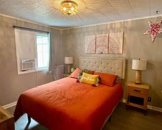 Home on Broadway in Jim Thorpe - Jim Thorpe - Bedroom