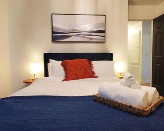 Fairway Villa 1 - On Elm Lake Golf Course - Columbus - Bedroom