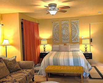 Walk to Hiking and Biking Trails in a Quiet Neighborhood - Sedona - Bedroom