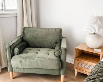 The Ivy Room - #18 - Whitehall - Huiskamer