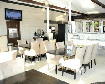 High Point Inn & Suites Peace River - Peace River - Restaurace