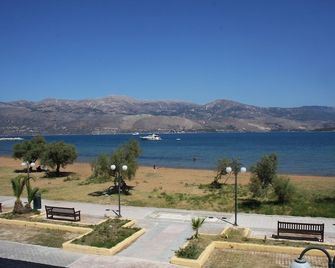 Aura Boutique - Lixouri - Vista esterna