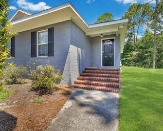 Charming Gray Home- 5 mins from GSU! - Statesboro - Building