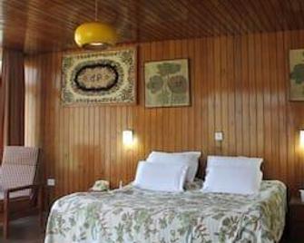 Wood Stock Hotel - Pahalgam - Bedroom