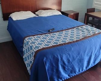 Wiebe Motel - Hollister - Habitación