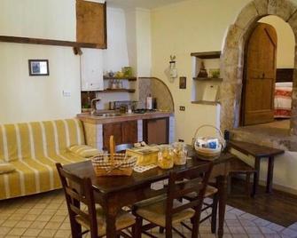 Classic Apartment (3 persons) Residence La Torre - Santo Stefano di Sessanio - Salle à manger