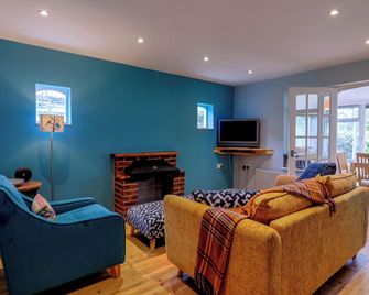 The Annex, Romantic, With A Garden In Thorrington - Colchester - Living room