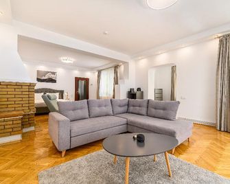 Cedrus Boutique - Braşov - Living room