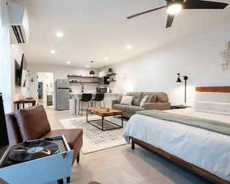 Private In-Law Suite Walkable to Marina - Lakeway - Bedroom
