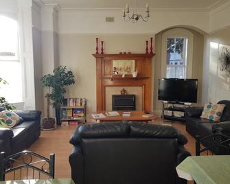 Ivanhoe Guest House - Bridlington - Living room