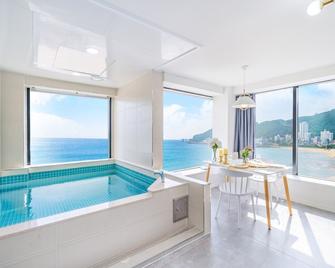 Busan Grey Sands Poolvilla Pension - Busan - Pool