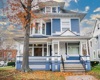 Bohemian Nook At Elm City Flats - New Haven - Building