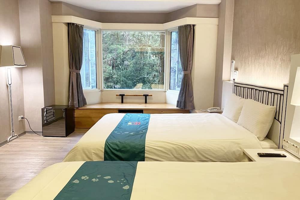 مونستر فيليج هوتل