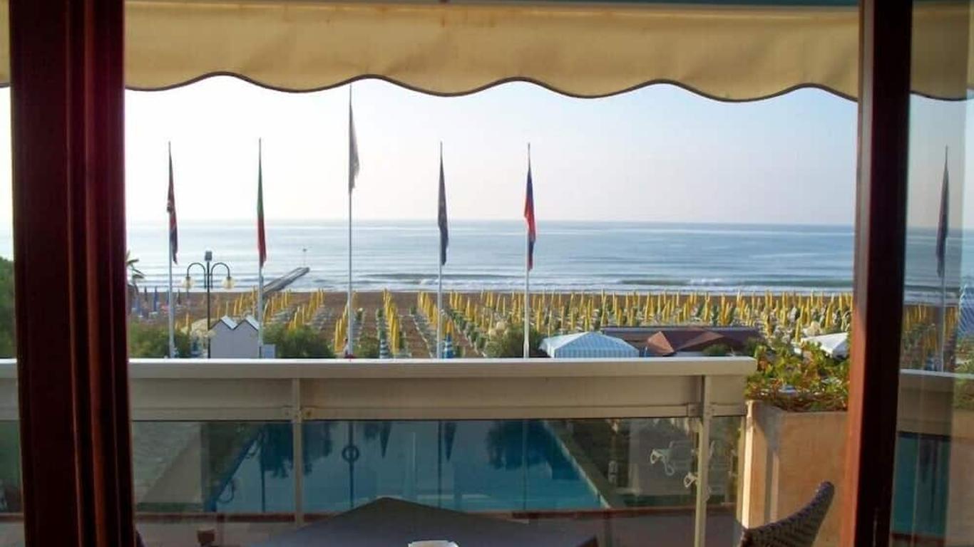 هوتل موناكو آند كويزيزانا