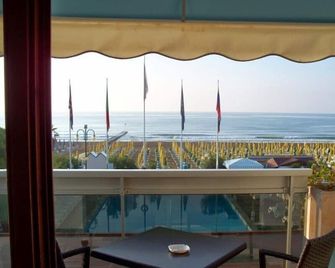 Hotel Monaco & Quisisana - Jesolo - Varanda