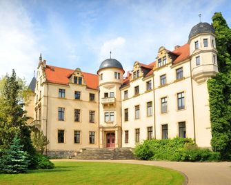 Bernstein Acamed Resort - Neugattersleben - Building