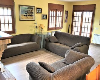 Lloret De Mar: House/Villa with garden &swimmingpool - Lloret de Mar - Living room