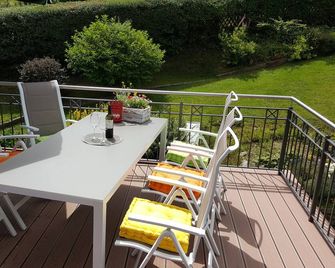 Frankfurt a. Experience M. - enjoy peace in the Taunus - children and dogs welcome - Schmitten - Balkon