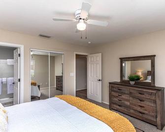 Havalovely Stay - Pool . Smart Tv . Central - Lake Havasu City - Bedroom