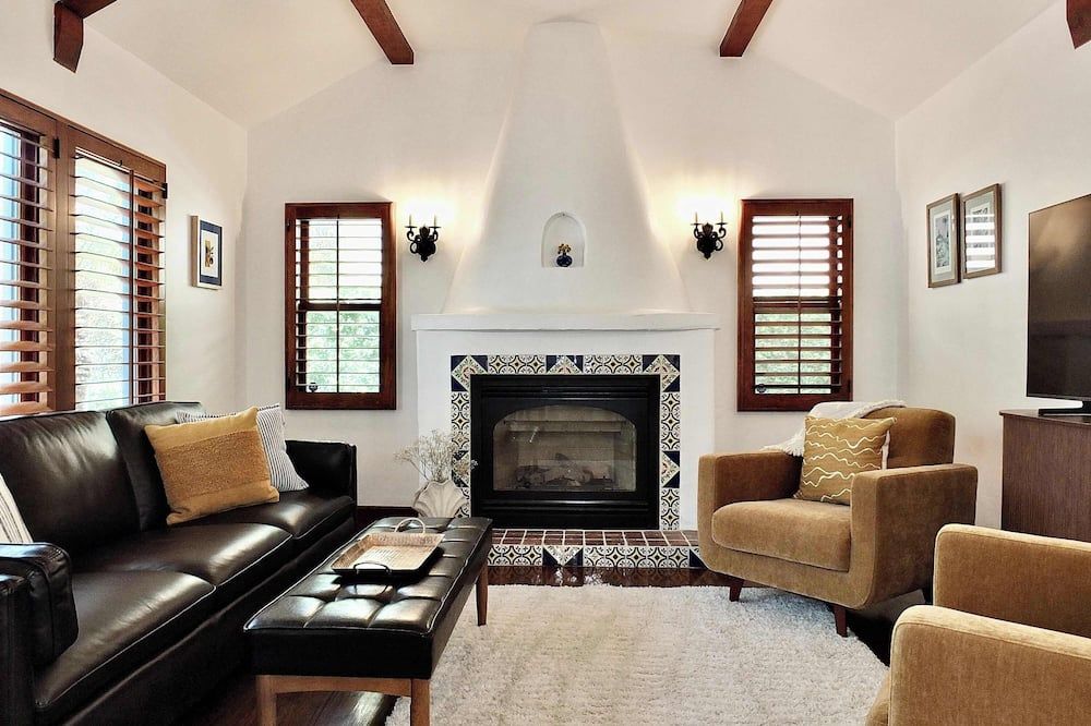 Belmont Shore Coastal Cottage - Cozy Home for 6 - 2 Blocks to Beach - לונג ביץ' - סלון