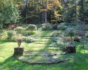 Cozy, pet-friendly one-bedroom apartment in Brattleboro, Vermont - Brattleboro - Outdoors view