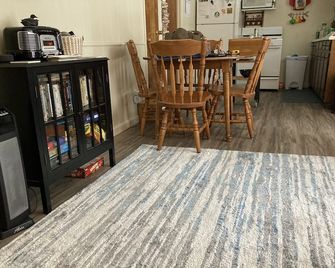 Experience Burt Lake In A Great Family Environment - Burt Lake - Dining room