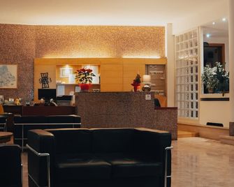 Hotel all'Oasi - Paese - Recepción