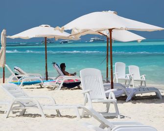 Bibee Maldives - Dhiffushi - Playa