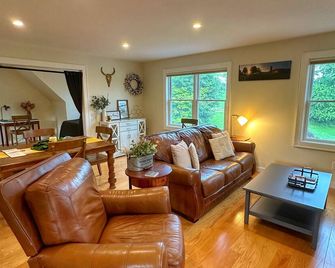 Charming country studio apartment in idyllic Woodstock - Woodstock Red Barn - Woodstock - Living room
