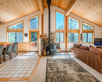 Bear Cub Cabinshuffleboard, Arcade, Fast Wifi, Smart Tv's/Cable +hoa Amenity(Gym/Hottub) - Truckee - Living room