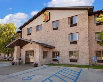 Super 8 by Wyndham Mt. Pleasant - Mount Pleasant - Rakennus