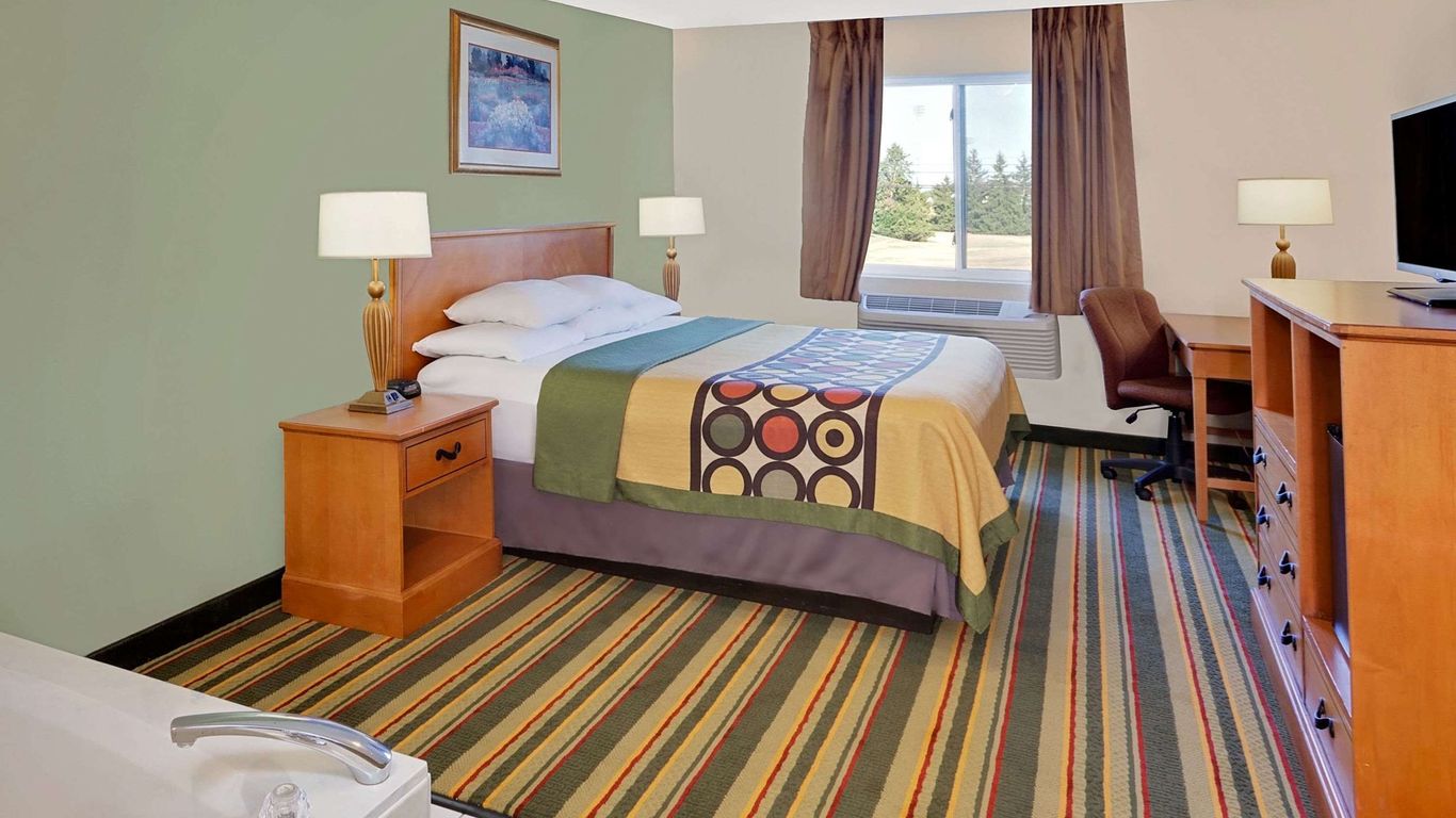 Super 8 by Wyndham Mt. Pleasant