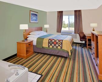 Super 8 by Wyndham Mt. Pleasant - Mount Pleasant - Bedroom