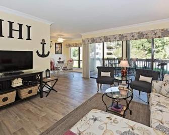 2410 Lighthouse Tennis at The Sea Pines Resort - Hilton Head Island - Oturma odası
