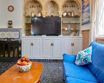 Cozy Home In Dona Mencia With Wifi - Doña Mencía - Sala de estar