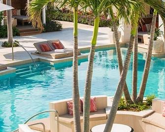 2BR | Ocean Front Suite w/ Living & Dining Area | Private Beach Access - Grace Bay - Pool