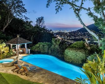Manoa Royal Retreat by Gather | Luxury 9-Acre Estate w/ Pool, Views & Trails - Honolulu - Piscina