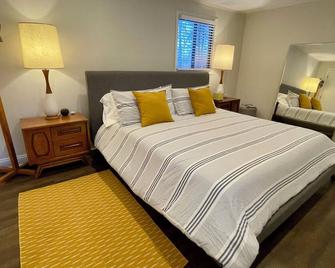 Comfy & stylish post modern home located near the Delaware Water Gap. - Montague - Habitación