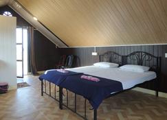 Room in Farmhouse - Dandeli - Aura Jungle Stay - Dandeli - Bedroom