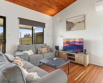 Four Palm's - Emu Park - Sala de estar