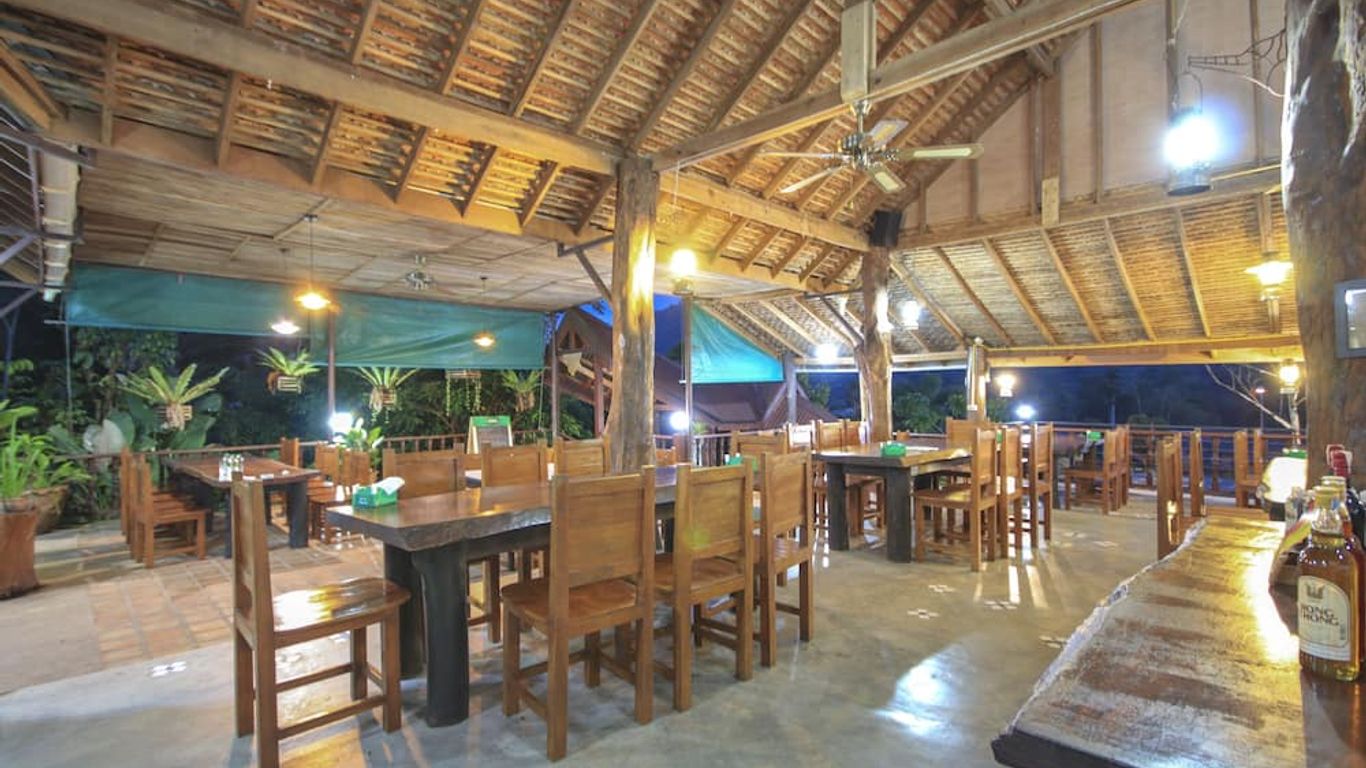 OYO 75353 Loy Chalet Resort