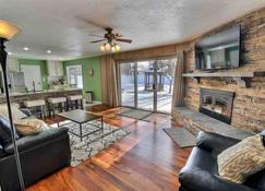 Lafayette Landing with Hot Tub, minutes from Purdue University - West Lafayette - Sala