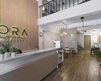 Ora Hostel Bangkok - Bangkok - Front desk