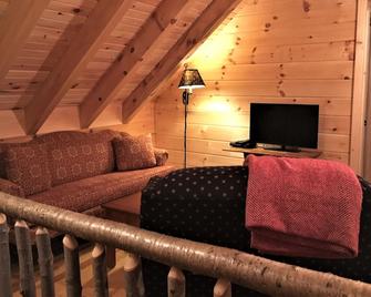 Peaceful Cabin in the Woods - Cooperstown - Living room